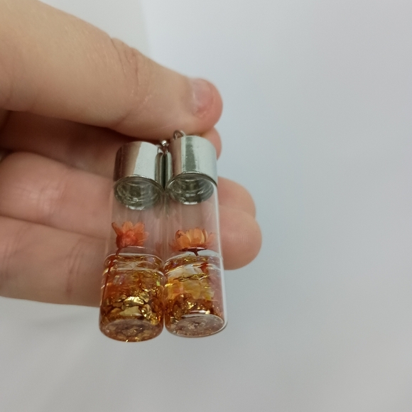 Handcrafted‎ Orange Flower Gift Earrings (#0288) - Picture 4 of 4